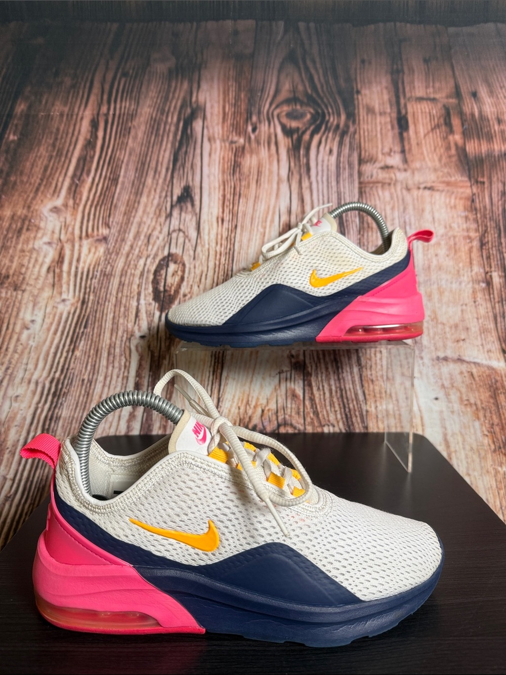 Nike Air Max Motion 2 Sneakers Womens Sz 7